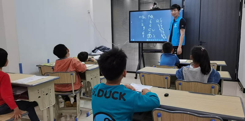 65寸多媒體教學(xué)一體機案例圖1
